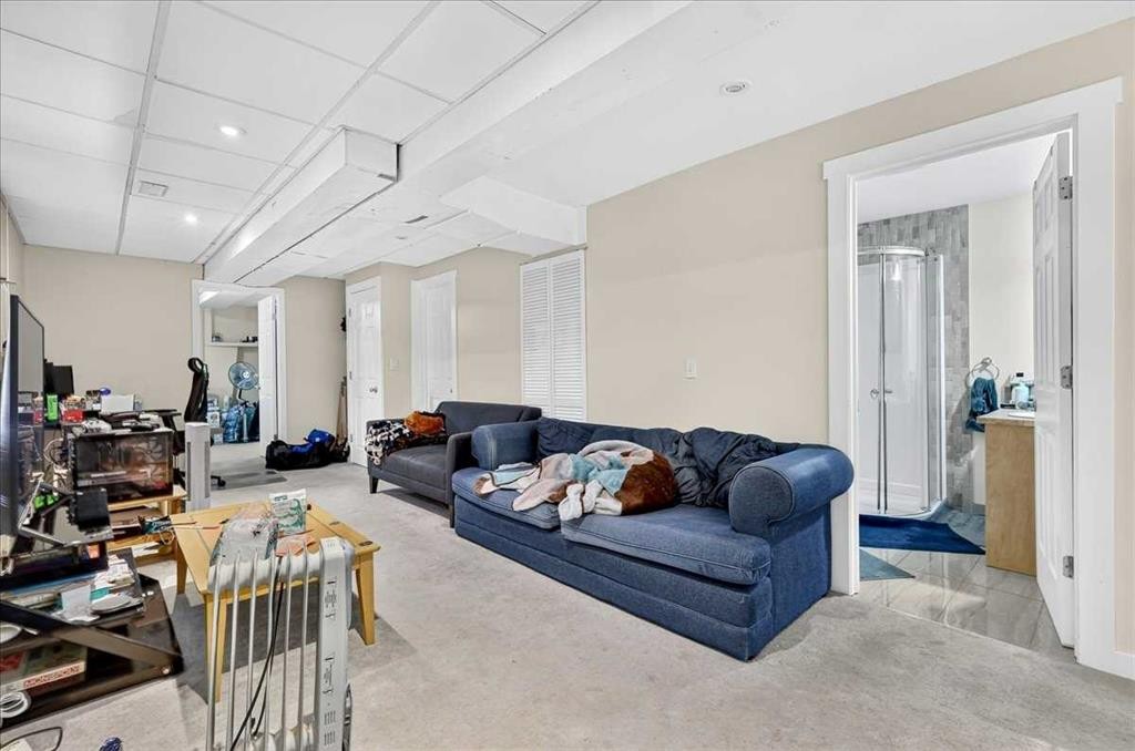 3911 1 Street Nw, Calgary, AB - Indoor