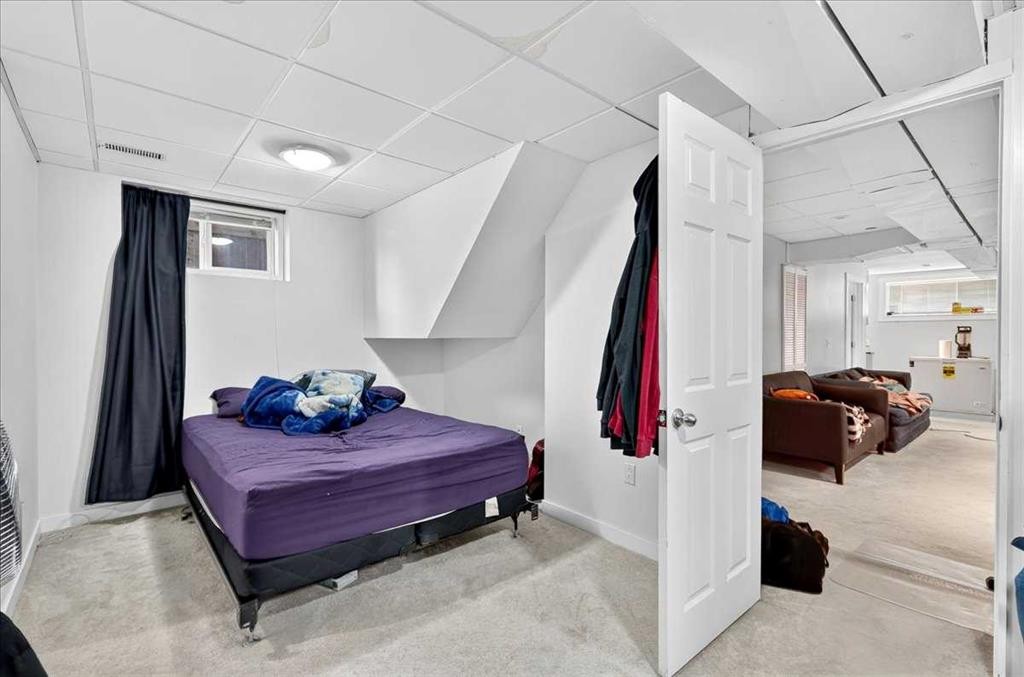 3911 1 Street Nw, Calgary, AB - Indoor Photo Showing Bedroom