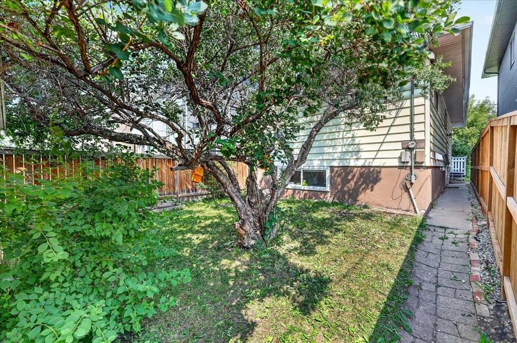 3911 1 Street Nw, Calgary, AB - Outdoor