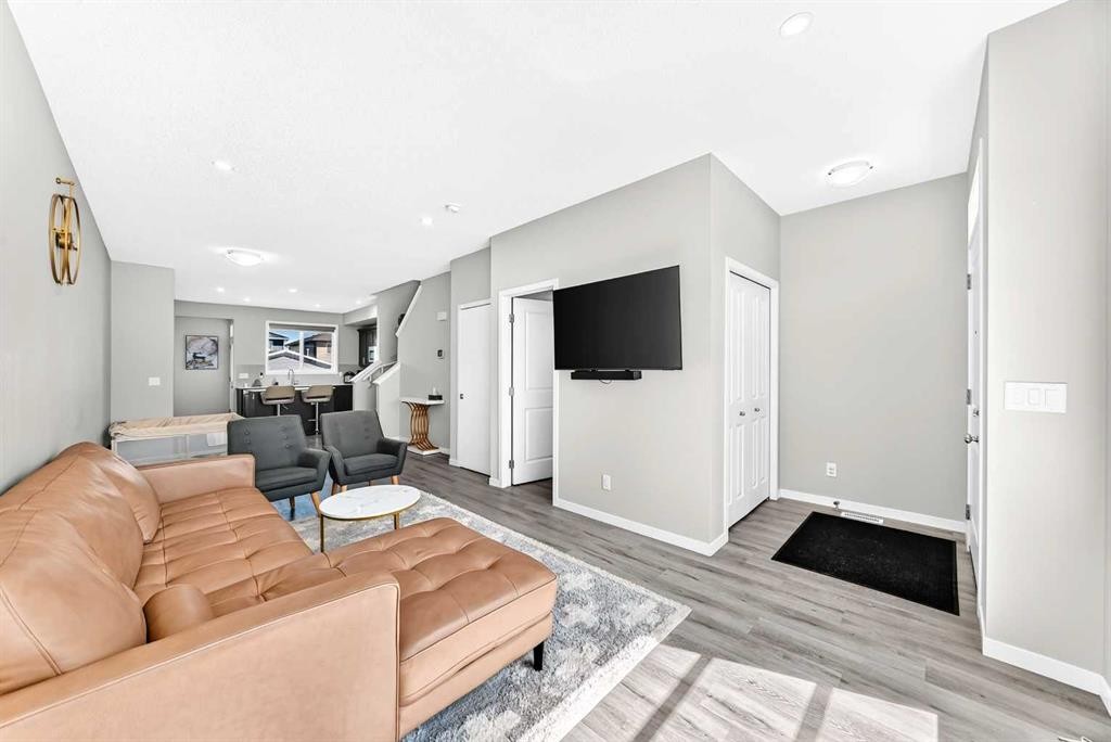 224 Corner Meadows Way, Calgary, AB - Indoor Photo Showing Living Room