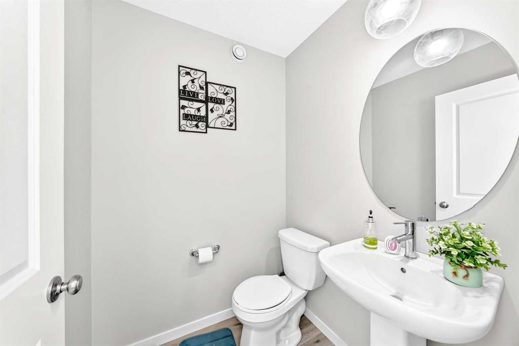 224 Corner Meadows Way, Calgary, AB - Indoor Photo Showing Bathroom