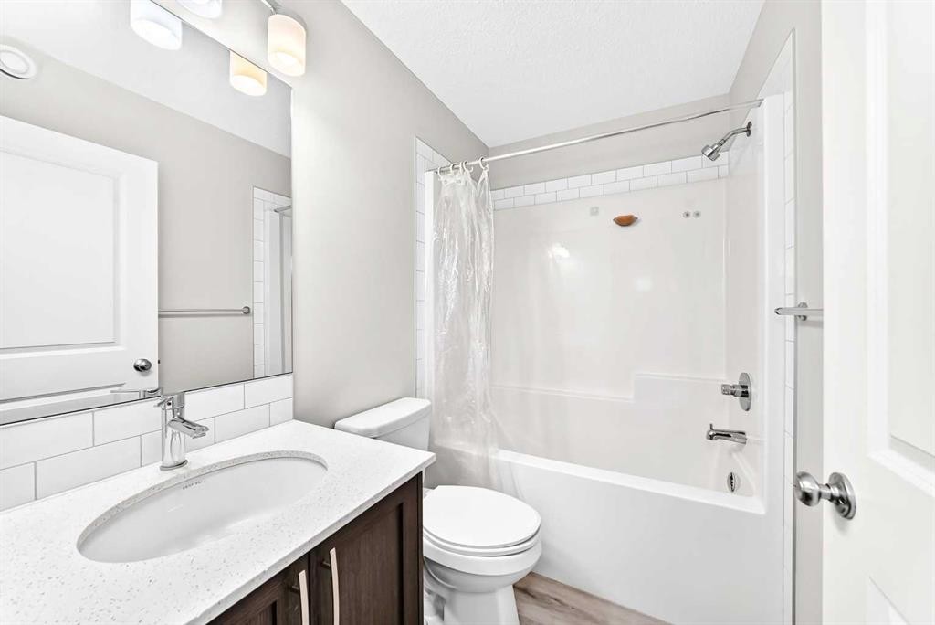 224 Corner Meadows Way, Calgary, AB - Indoor Photo Showing Bathroom