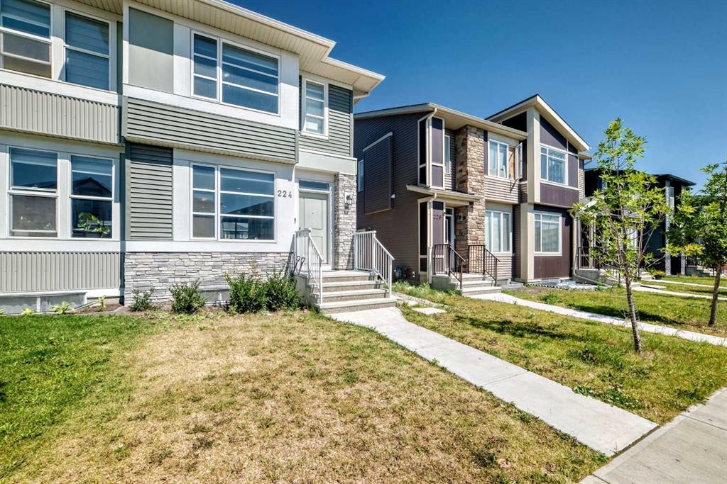 224 Corner Meadows Way, Calgary, AB - Outdoor With Facade