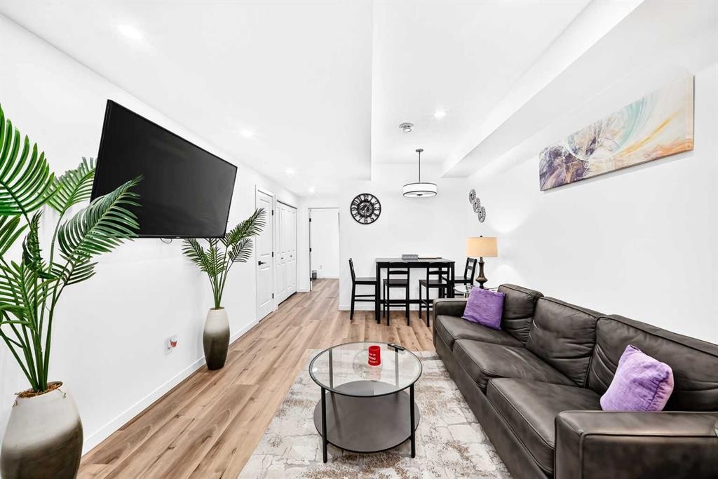 224 Corner Meadows Way, Calgary, AB - Indoor Photo Showing Living Room