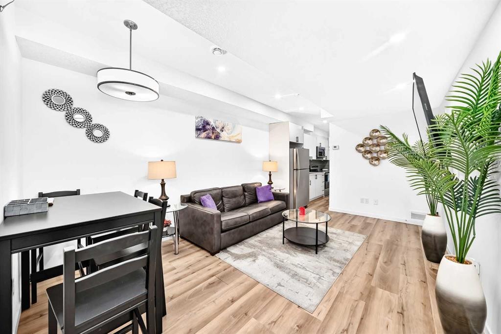 224 Corner Meadows Way, Calgary, AB - Indoor Photo Showing Living Room