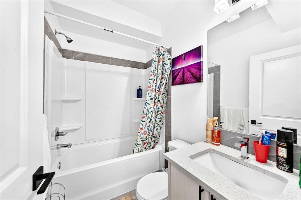 224 Corner Meadows Way, Calgary, AB - Indoor Photo Showing Bathroom