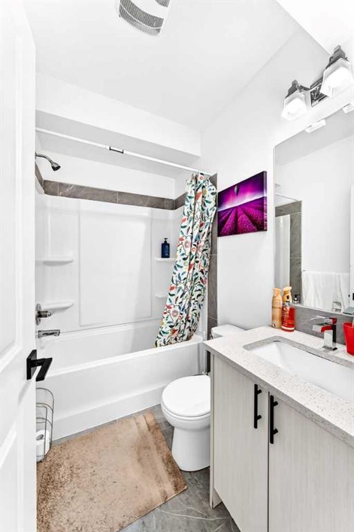 224 Corner Meadows Way, Calgary, AB - Indoor Photo Showing Bathroom