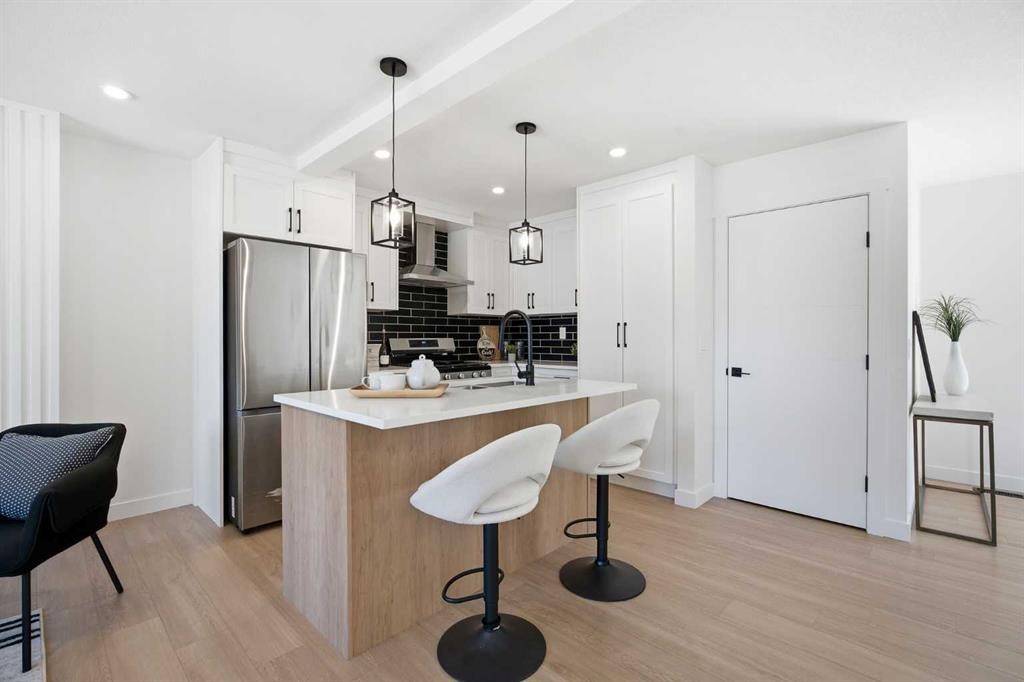 451 Arlington Drive Se, Calgary, AB - Indoor Photo Showing Kitchen