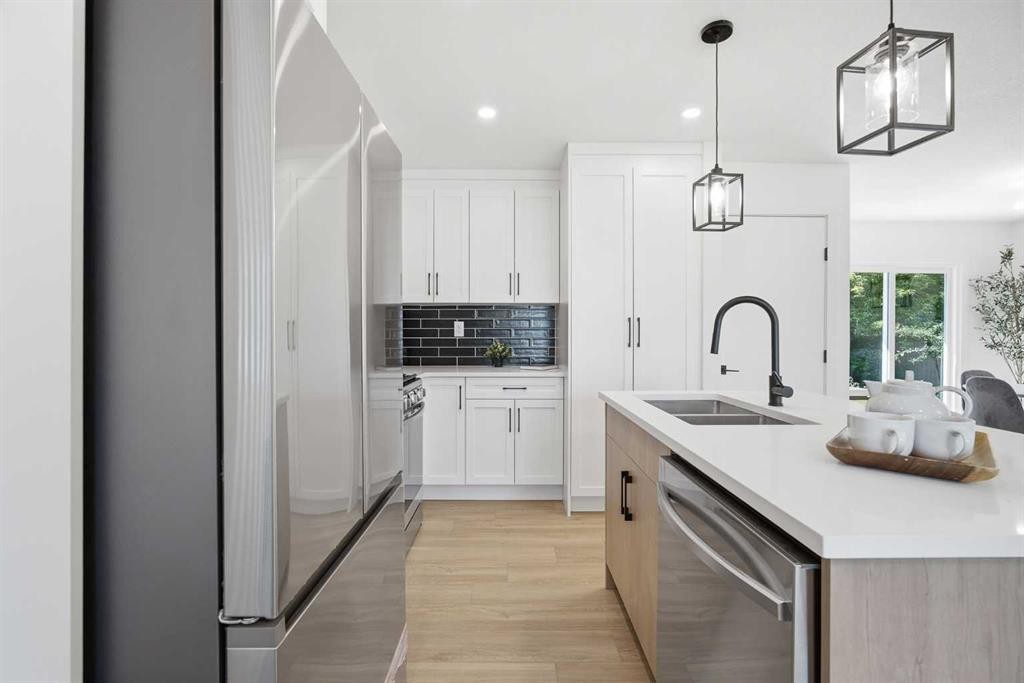 451 Arlington Drive Se, Calgary, AB - Indoor Photo Showing Kitchen With Double Sink With Upgraded Kitchen