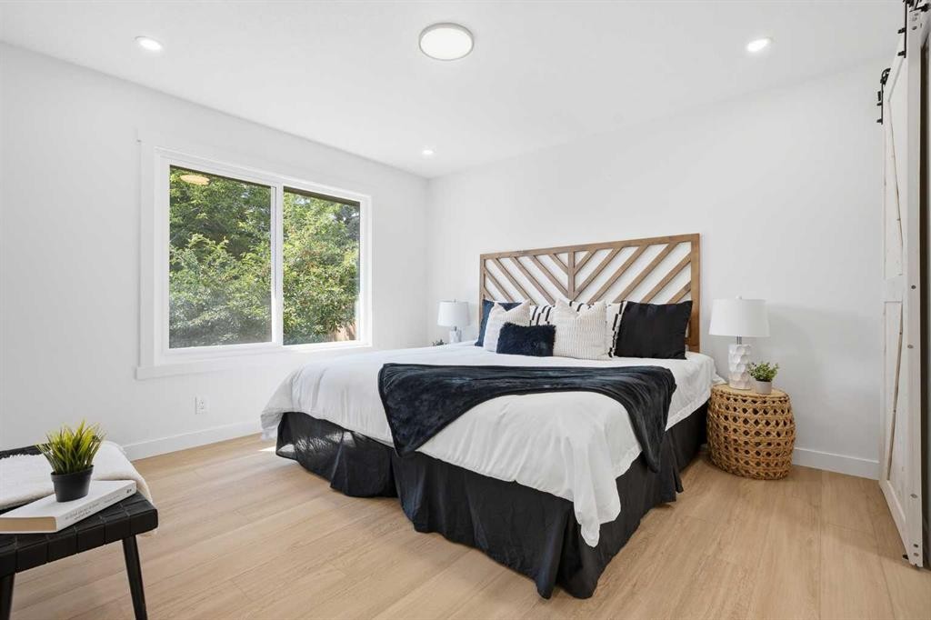 451 Arlington Drive Se, Calgary, AB - Indoor Photo Showing Bedroom