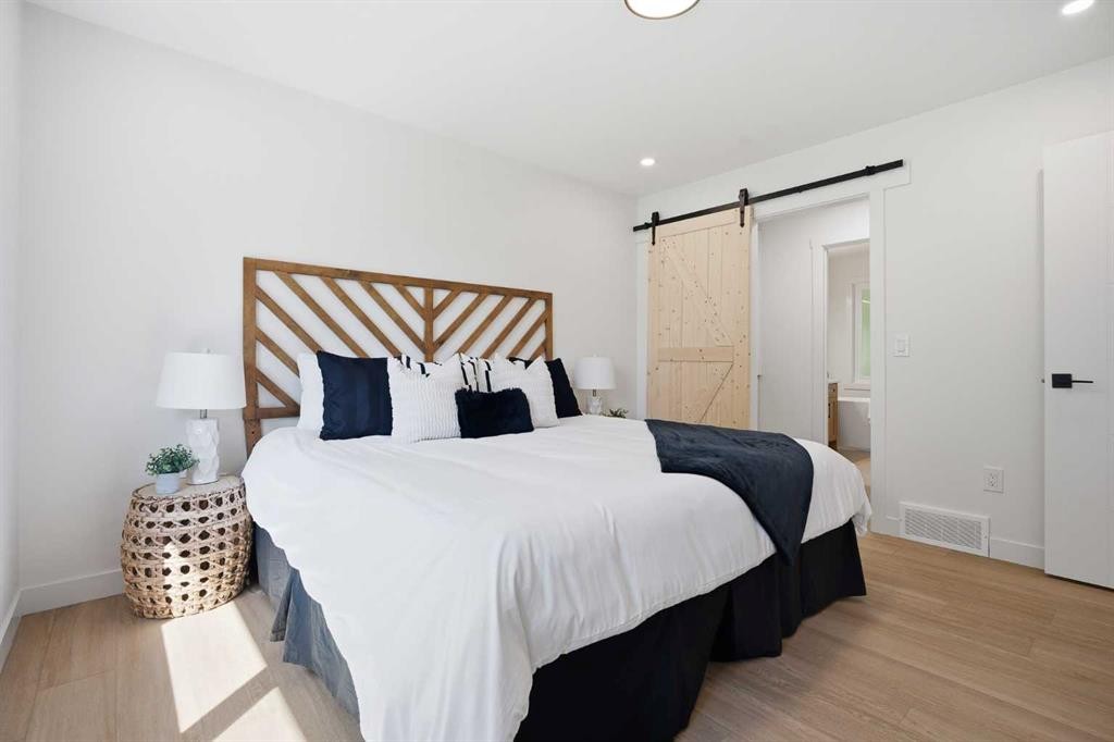 451 Arlington Drive Se, Calgary, AB - Indoor Photo Showing Bedroom