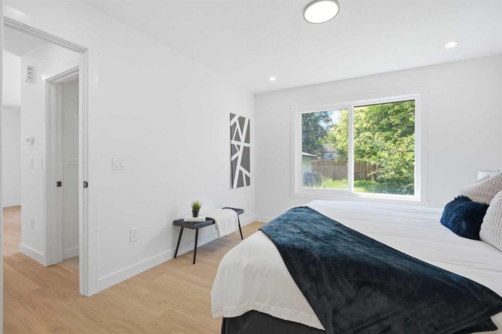 451 Arlington Drive Se, Calgary, AB - Indoor Photo Showing Bedroom