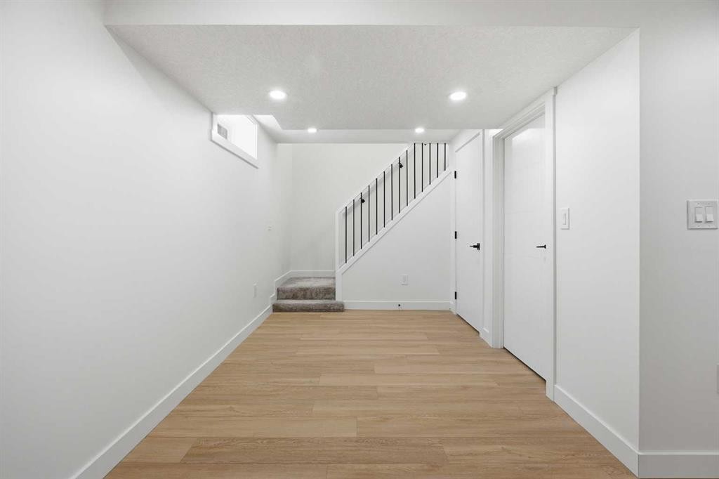451 Arlington Drive Se, Calgary, AB - Indoor Photo Showing Other Room