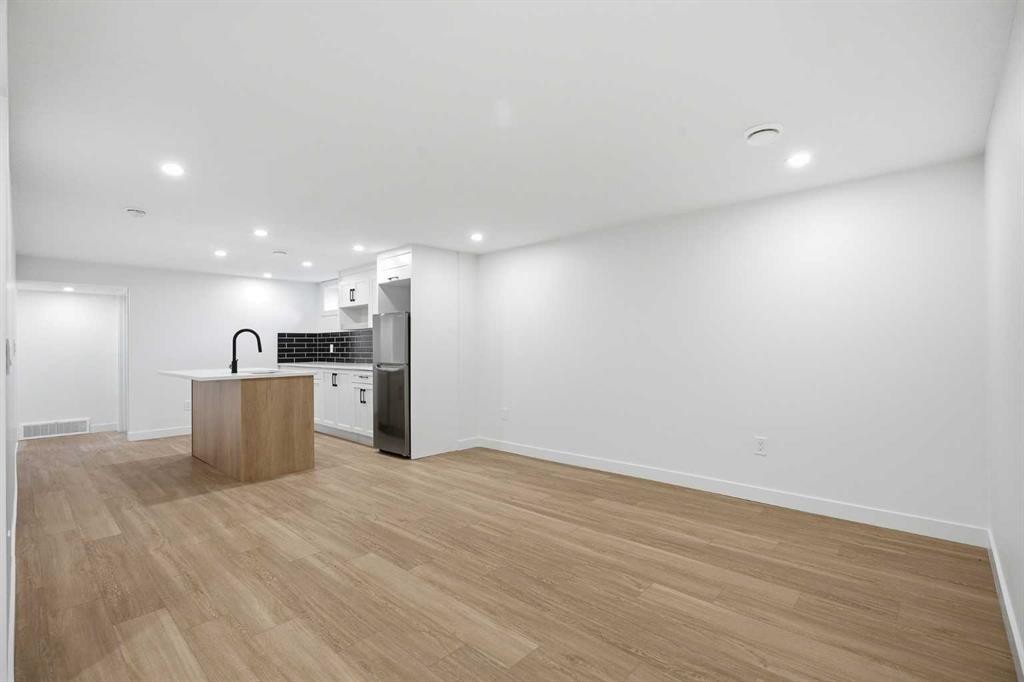 451 Arlington Drive Se, Calgary, AB - Indoor
