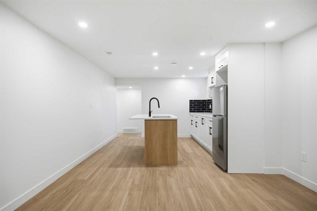 451 Arlington Drive Se, Calgary, AB - Indoor