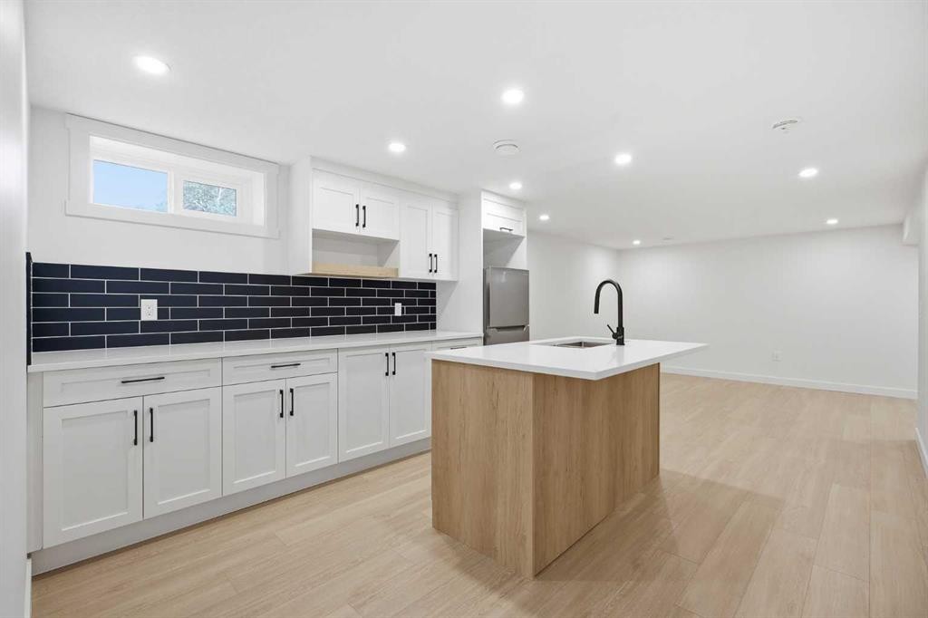 451 Arlington Drive Se, Calgary, AB - Indoor Photo Showing Kitchen With Upgraded Kitchen