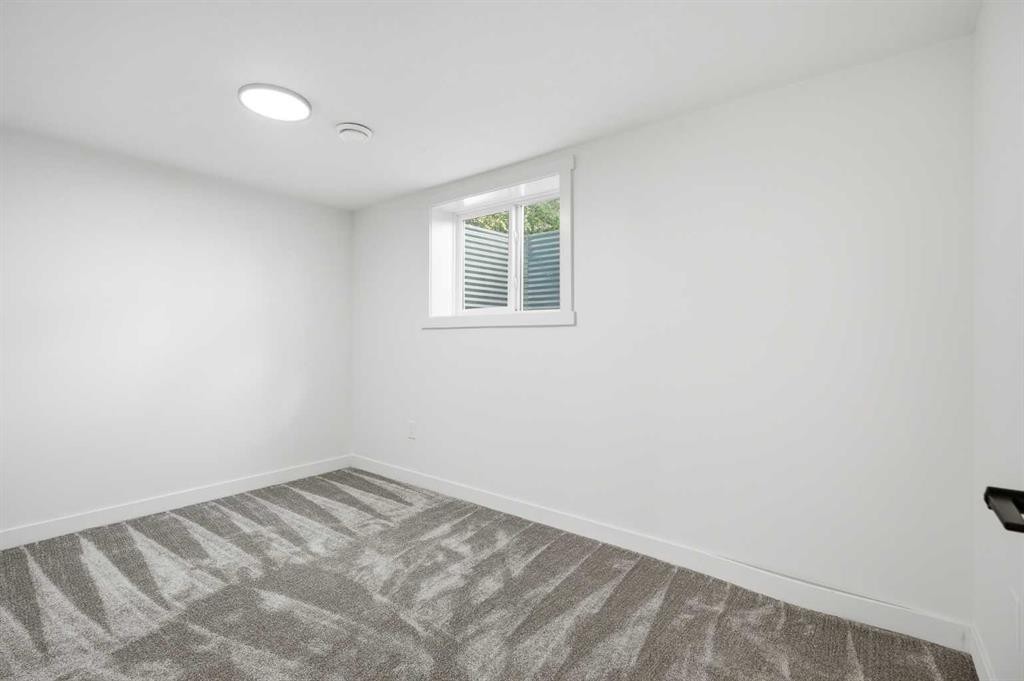 451 Arlington Drive Se, Calgary, AB - Indoor Photo Showing Other Room