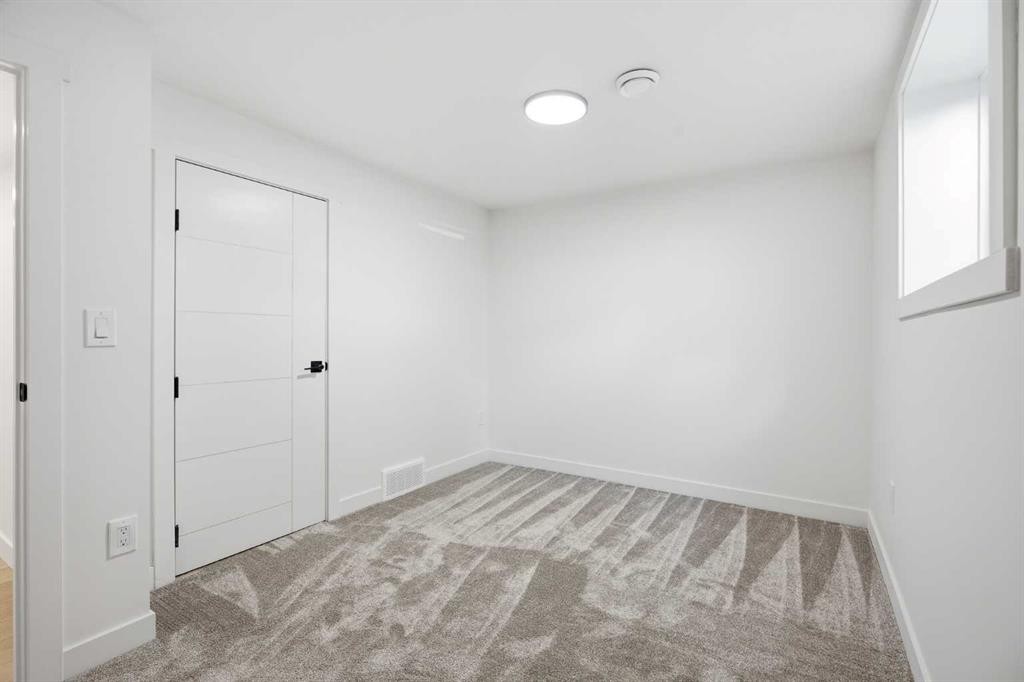 451 Arlington Drive Se, Calgary, AB - Indoor Photo Showing Other Room