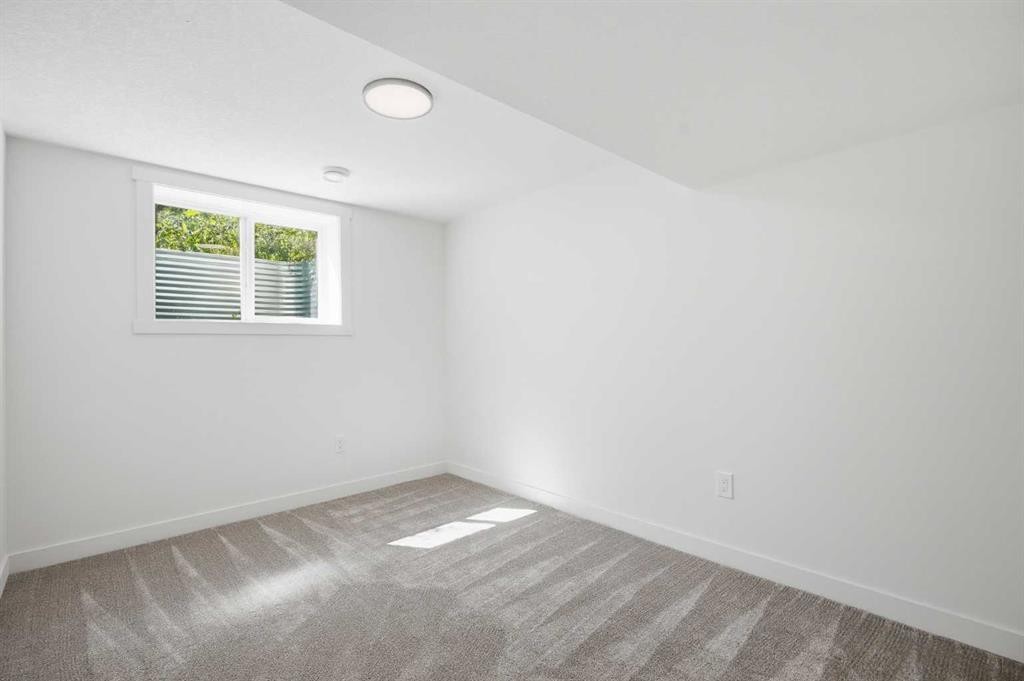 451 Arlington Drive Se, Calgary, AB - Indoor Photo Showing Other Room