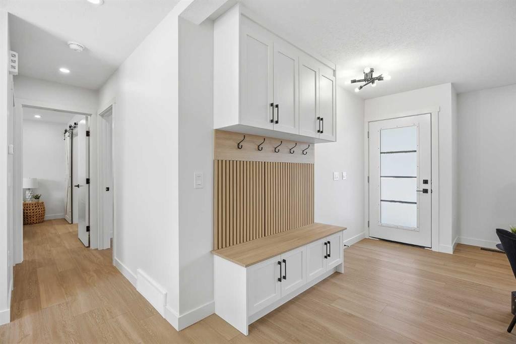 451 Arlington Drive Se, Calgary, AB - Indoor Photo Showing Other Room