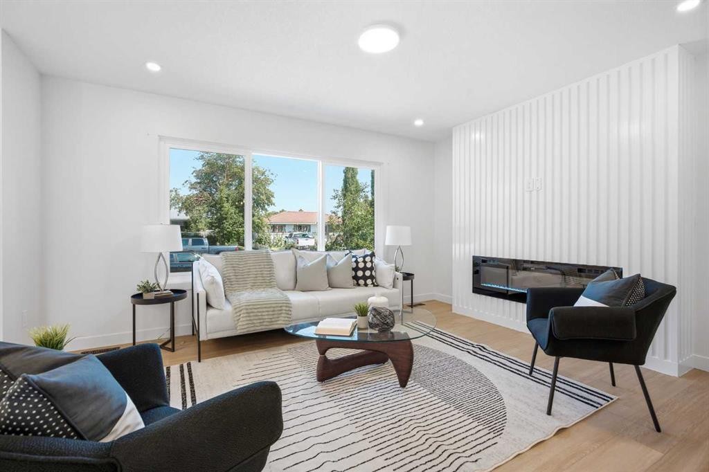 451 Arlington Drive Se, Calgary, AB - Indoor Photo Showing Living Room With Fireplace
