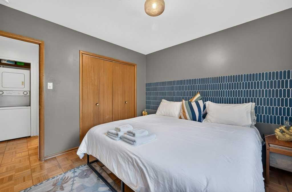 14 Rosetree Crescent Nw, Calgary, AB - Indoor Photo Showing Bedroom
