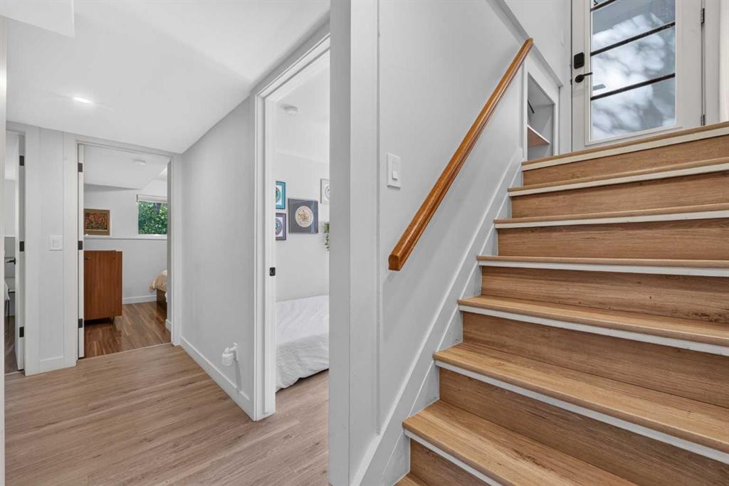 14 Rosetree Crescent Nw, Calgary, AB - Indoor Photo Showing Other Room