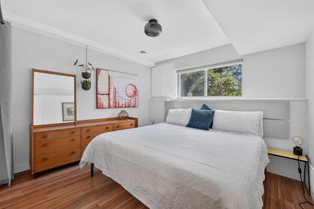 14 Rosetree Crescent Nw, Calgary, AB - Indoor Photo Showing Bedroom