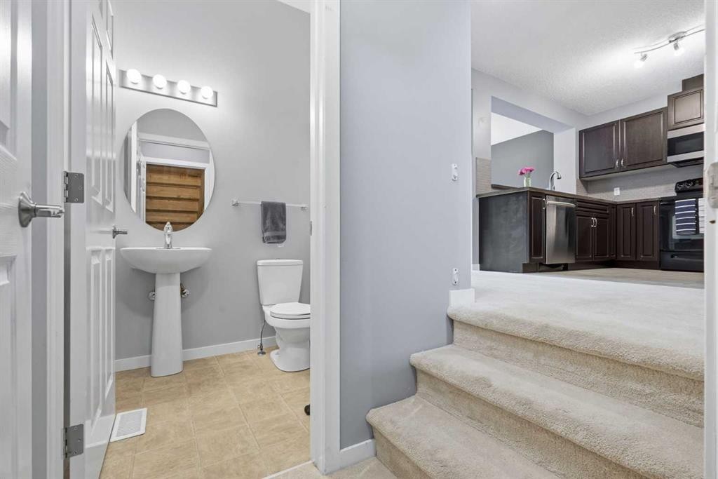 14 River Heights Crescent, Cochrane, AB - Indoor Photo Showing Bathroom