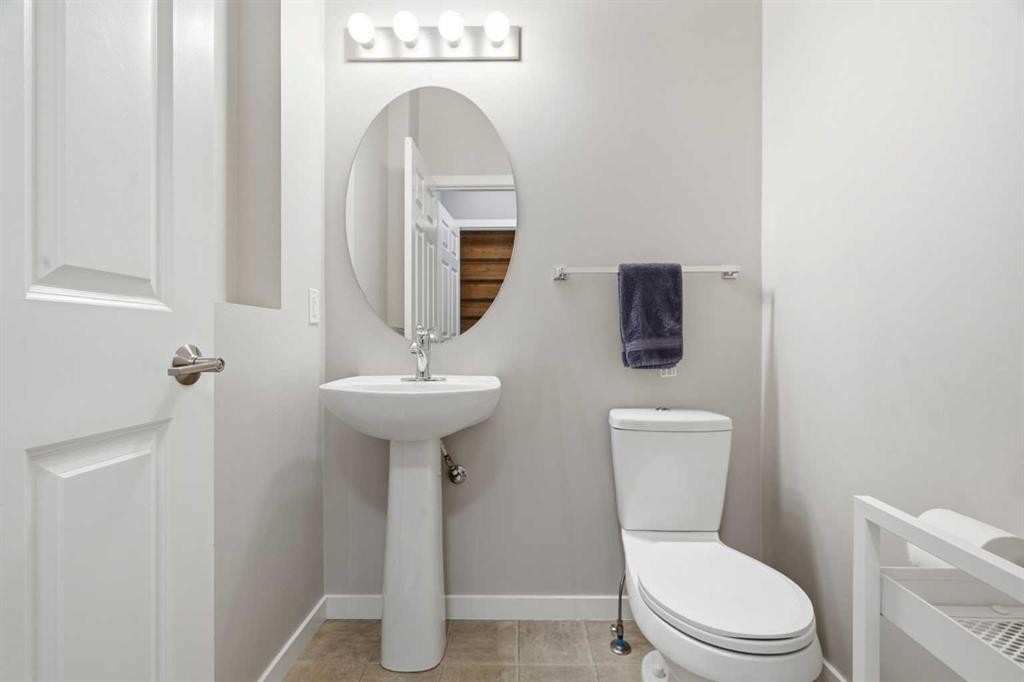 14 River Heights Crescent, Cochrane, AB - Indoor Photo Showing Bathroom