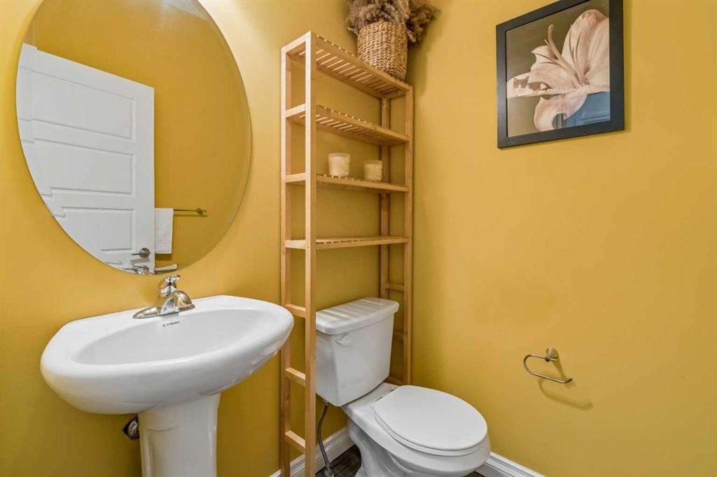 11 Legacy Crescent Se, Calgary, AB - Indoor Photo Showing Bathroom