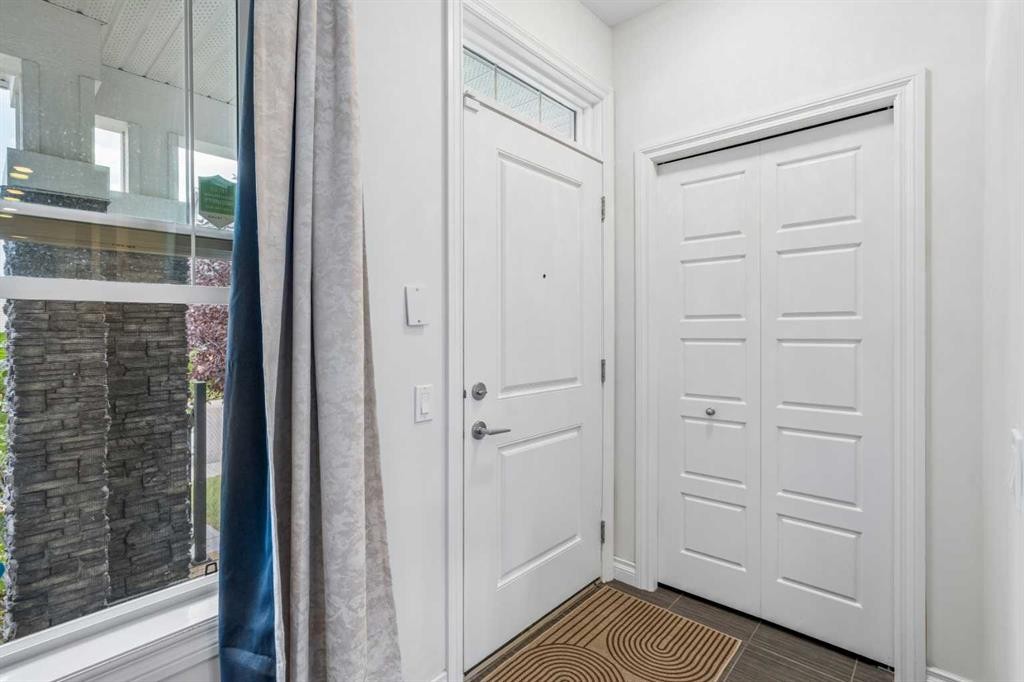 11 Legacy Crescent Se, Calgary, AB - Indoor Photo Showing Other Room