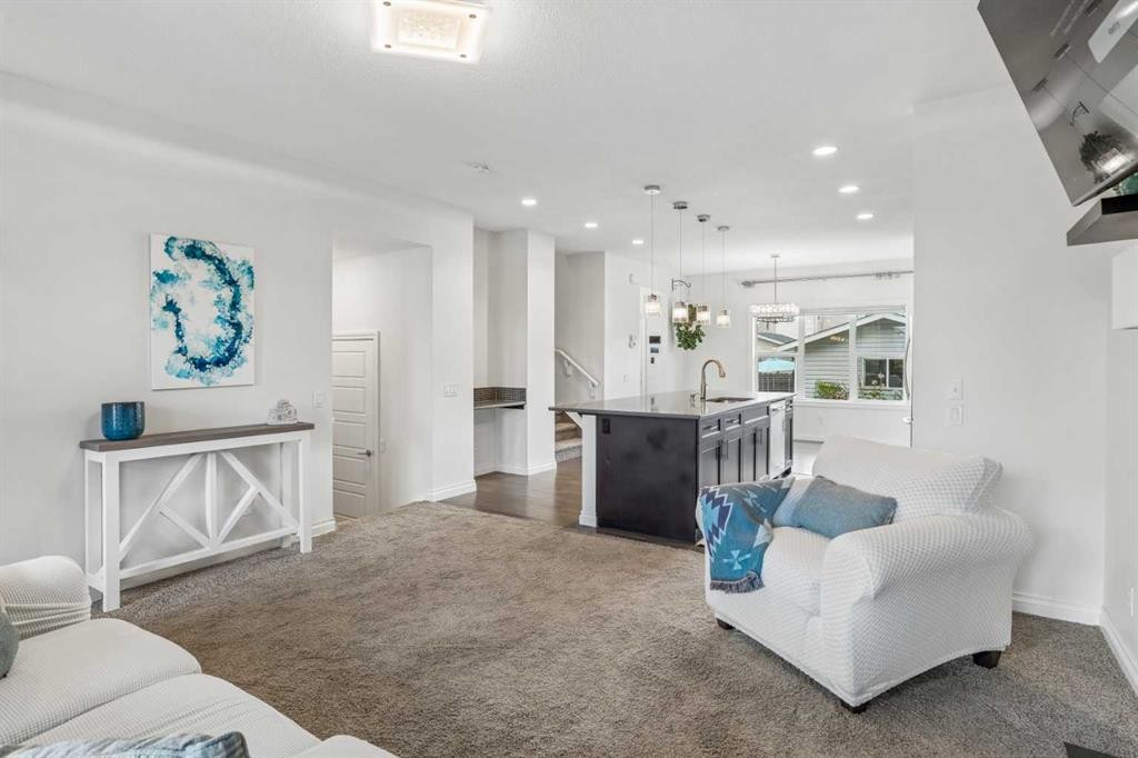 11 Legacy Crescent Se, Calgary, AB - Indoor Photo Showing Living Room