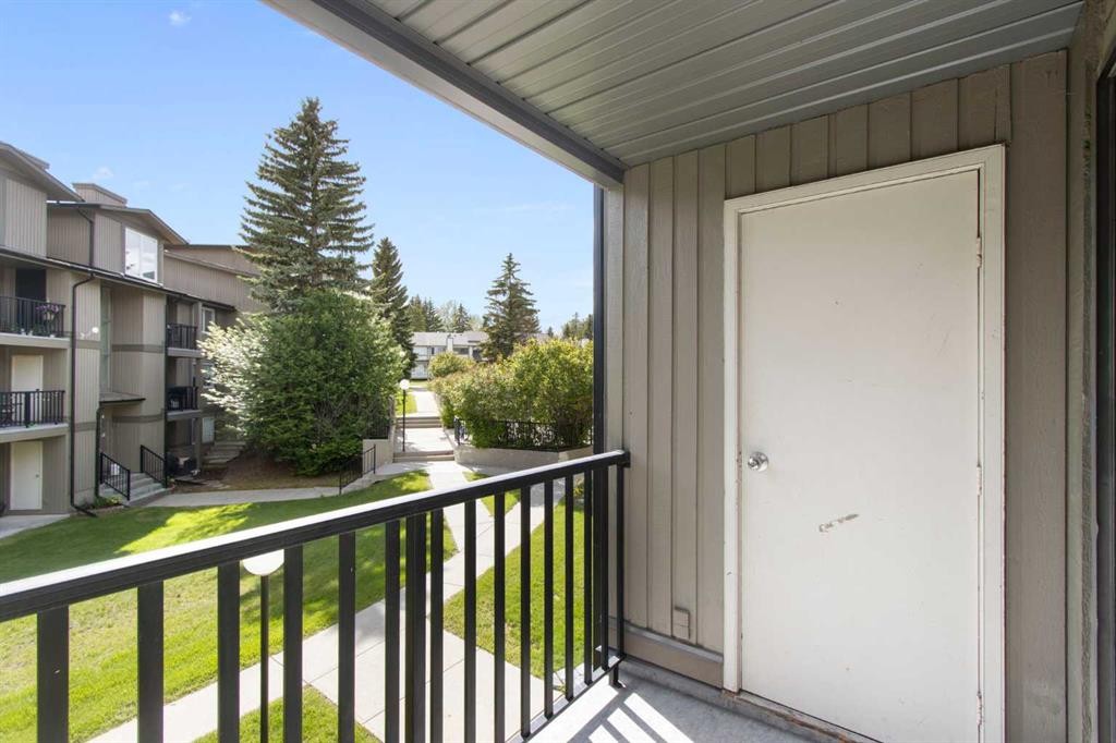 522-6400 Coach Hill Road Sw, Calgary, AB - Outdoor With Balcony With Exterior