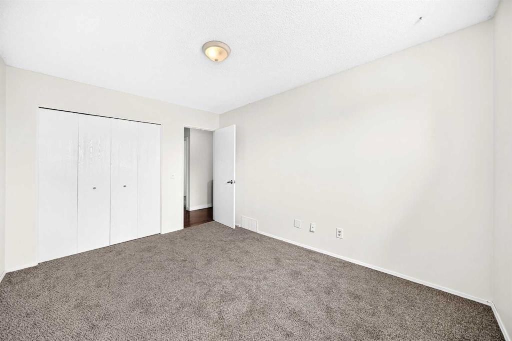 8524 Berwick Road Nw, Calgary, AB - Indoor Photo Showing Other Room