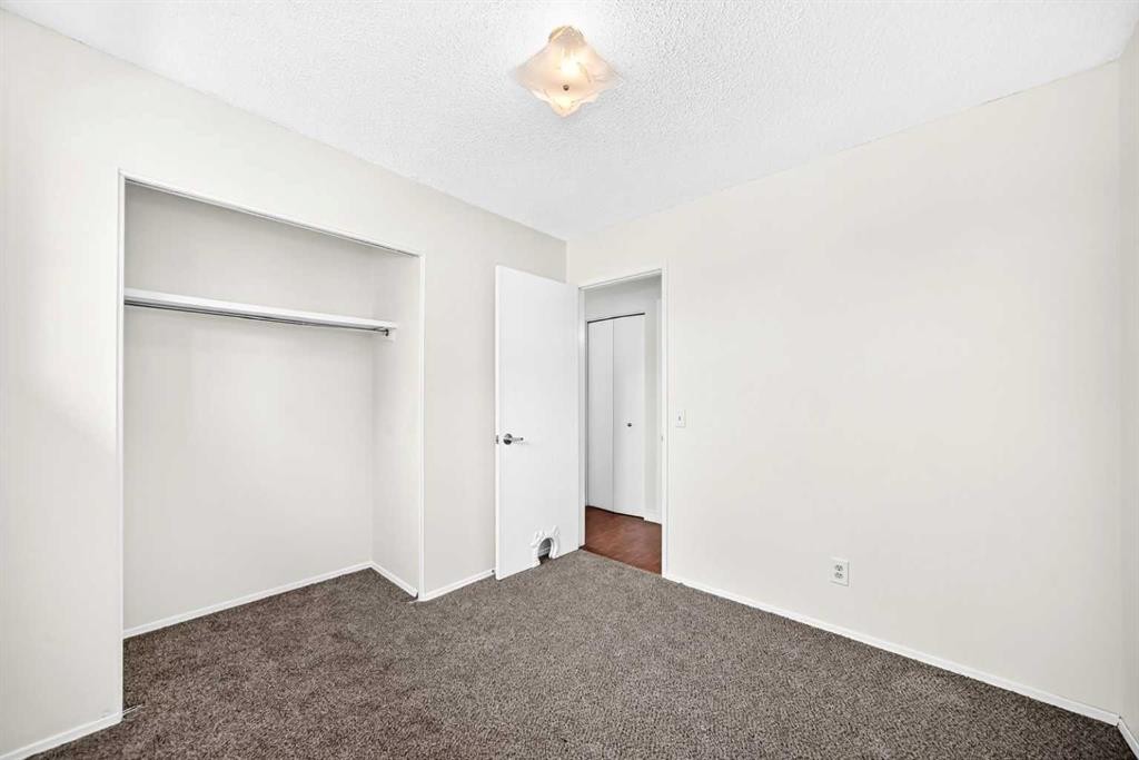 8524 Berwick Road Nw, Calgary, AB - Indoor Photo Showing Other Room