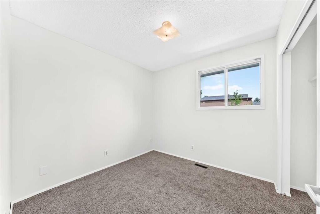 8524 Berwick Road Nw, Calgary, AB - Indoor Photo Showing Other Room