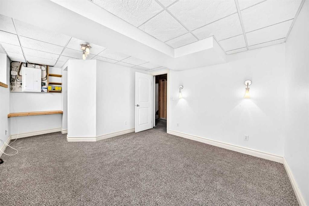 8524 Berwick Road Nw, Calgary, AB - Indoor Photo Showing Other Room
