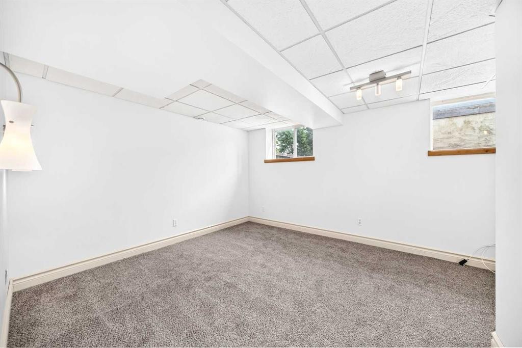 8524 Berwick Road Nw, Calgary, AB - Indoor Photo Showing Other Room