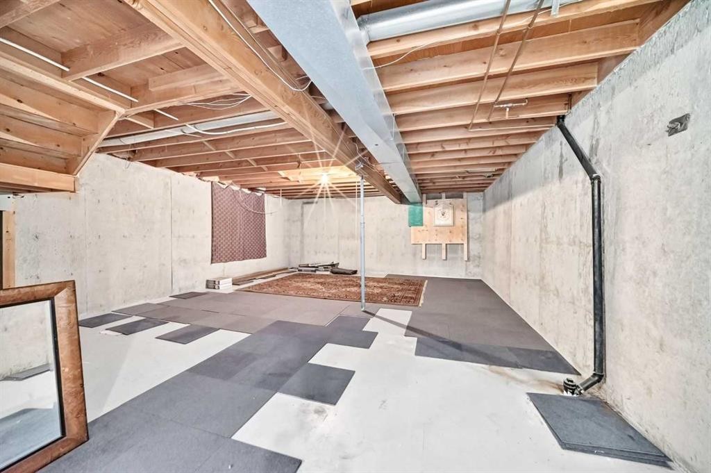 8524 Berwick Road Nw, Calgary, AB - Indoor Photo Showing Other Room
