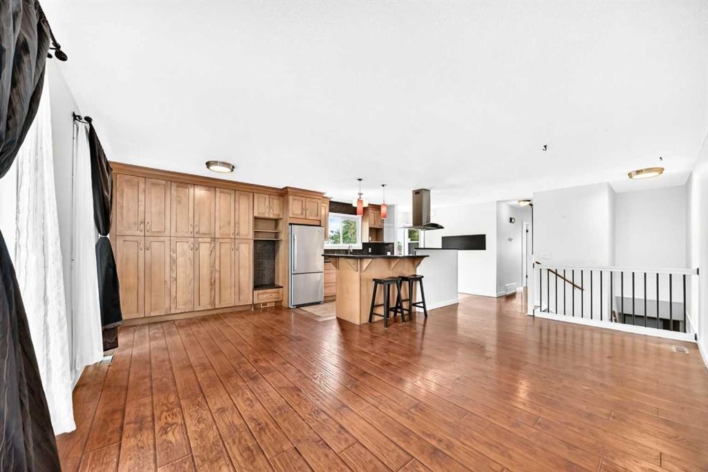 8524 Berwick Road Nw, Calgary, AB - Indoor Photo Showing Other Room