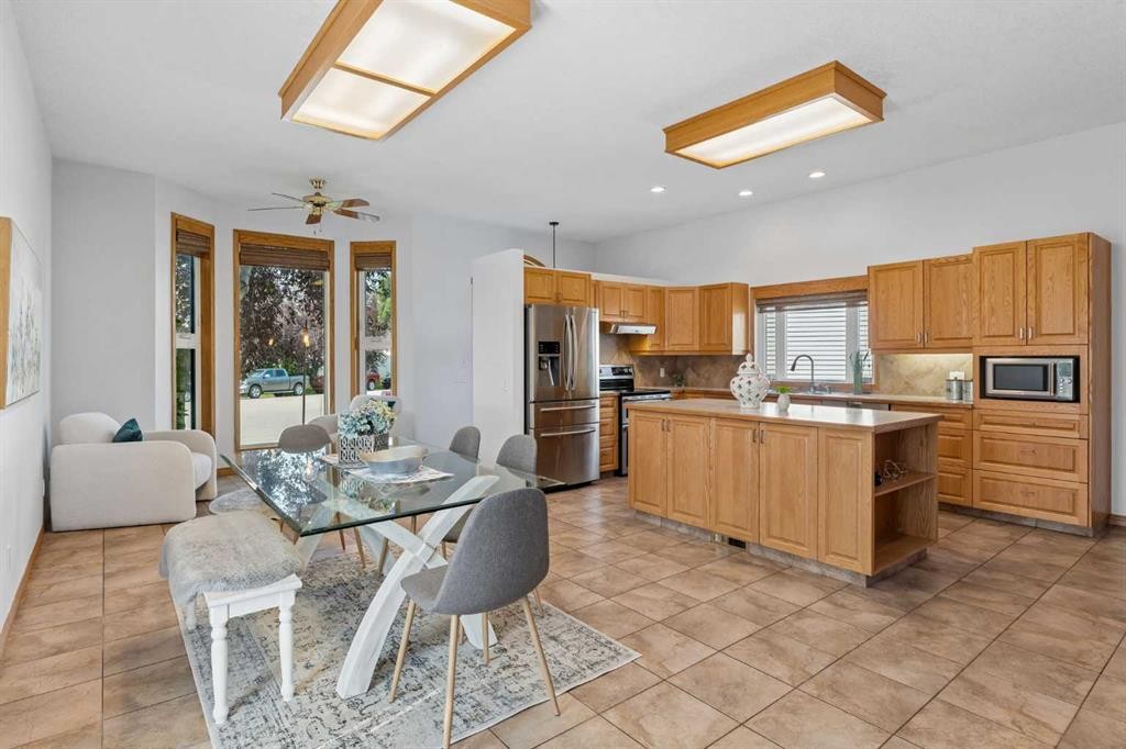 246 Mt Lorette Place Se, Calgary, AB - Indoor