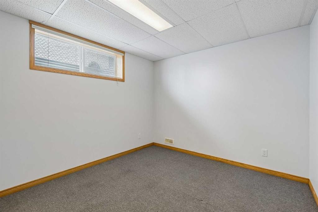 246 Mt Lorette Place Se, Calgary, AB - Indoor Photo Showing Other Room