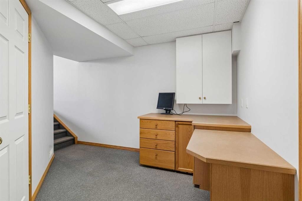 246 Mt Lorette Place Se, Calgary, AB - Indoor