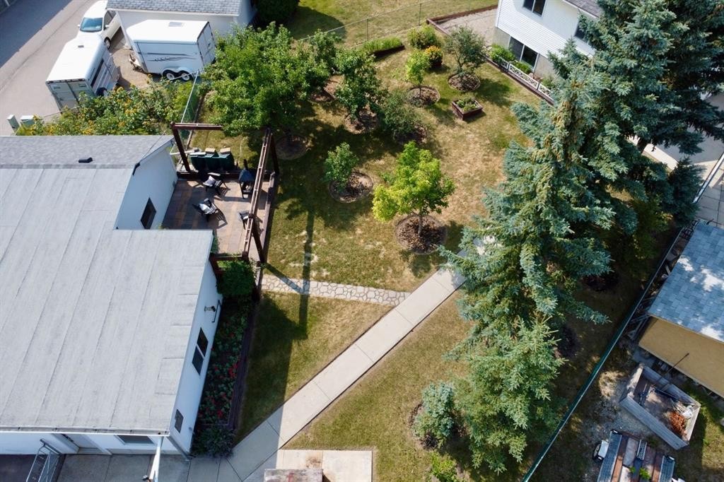 246 Mt Lorette Place Se, Calgary, AB - Outdoor