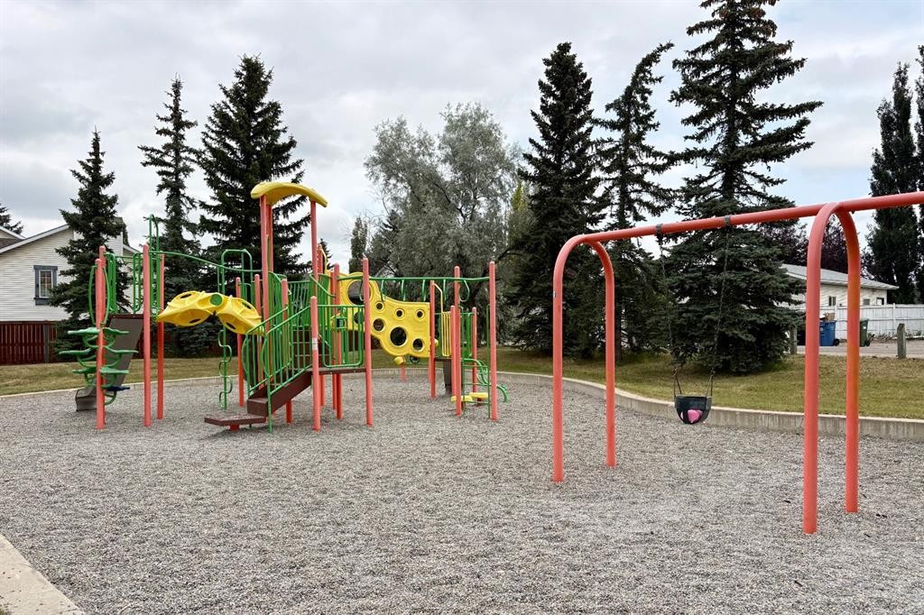246 Mt Lorette Place Se, Calgary, AB - Outdoor