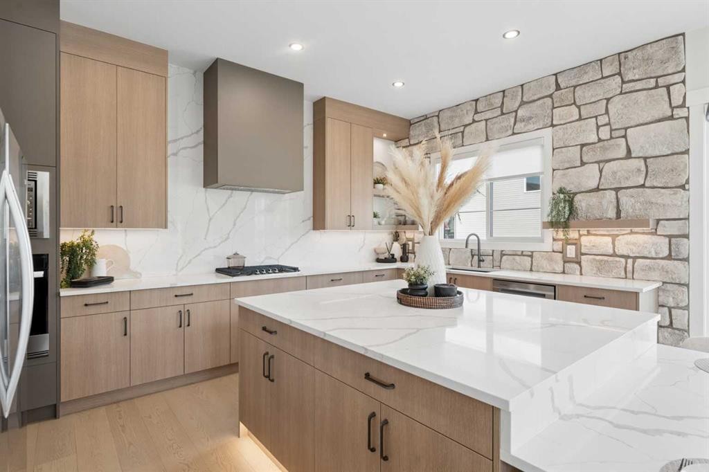 507 Waterford Rise, Chestermere, AB - Indoor Photo Showing Kitchen