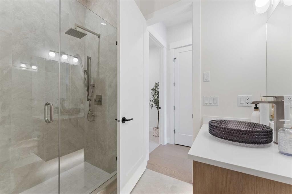 507 Waterford Rise, Chestermere, AB - Indoor Photo Showing Bathroom