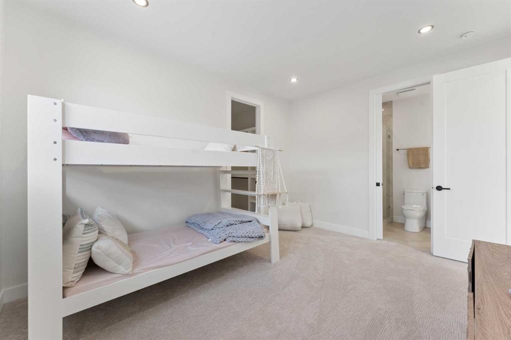 507 Waterford Rise, Chestermere, AB - Indoor Photo Showing Bedroom