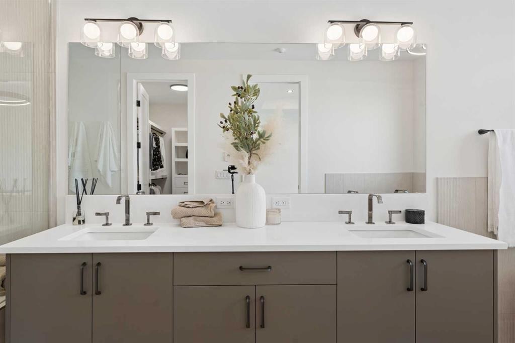 507 Waterford Rise, Chestermere, AB - Indoor Photo Showing Bathroom